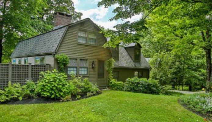 O casă care i-a aparţinut scriitorului J.D. Salinger, la vânzare, pentru 679.000 de dolari